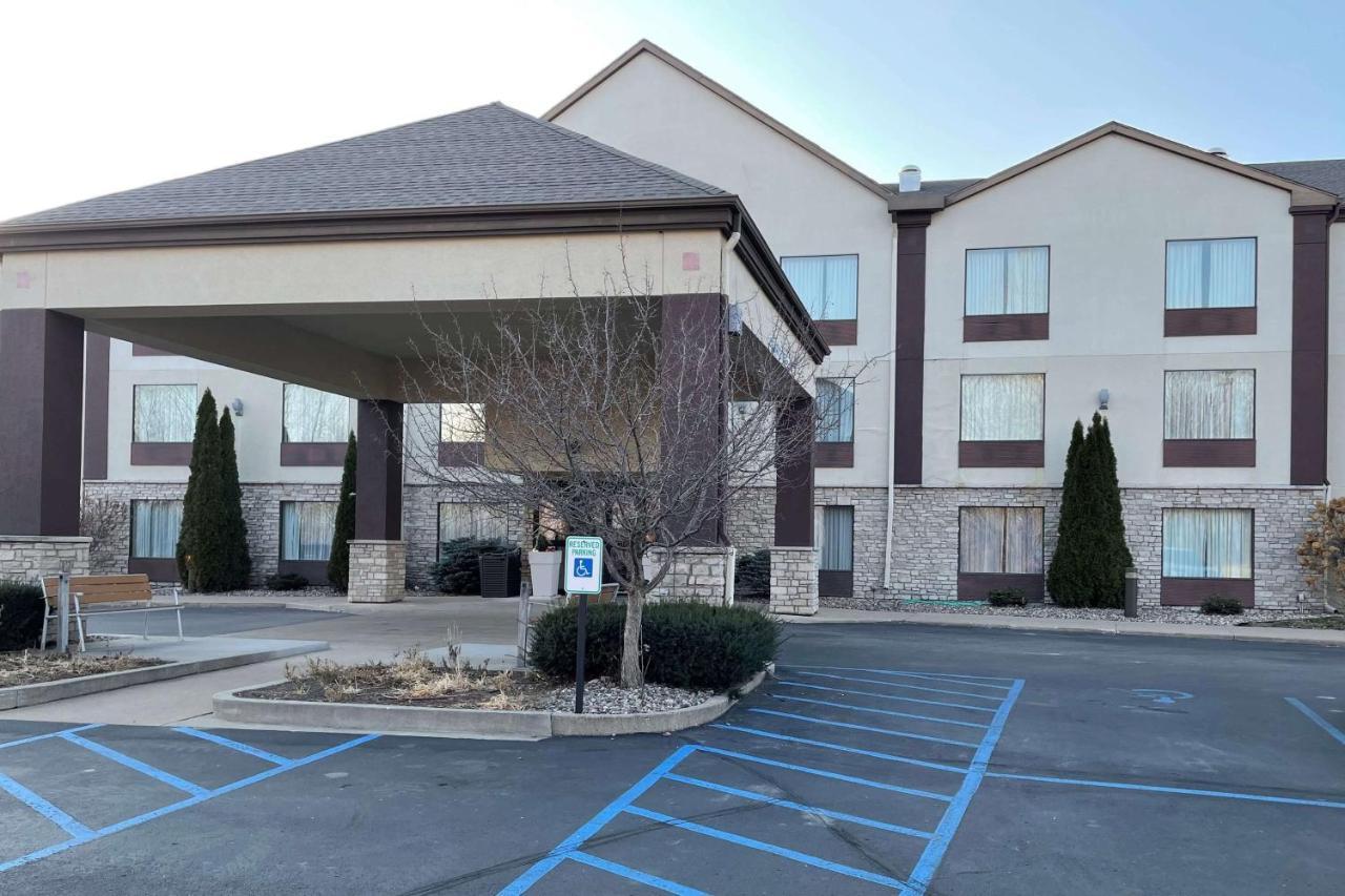 Spark By Hilton La Crosse Onalaska Exterior photo